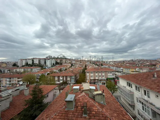 Kariyer'den Yunus Emre Cad. Parareli Katta Manzaralı 3+1 Daire