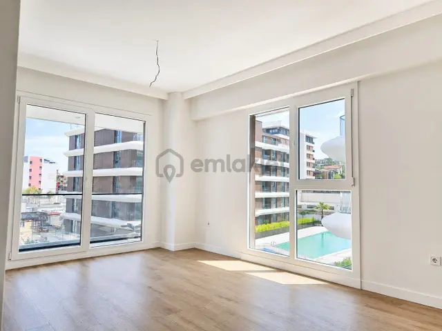 Elegantpark E1 Blokta Satılık Köşe Havuz Cepheli 1+1