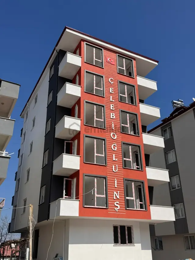 **hüsem Gayrimenkul'den Bahçelievlerde 2+1 95 M² Kiralık Daire** 1