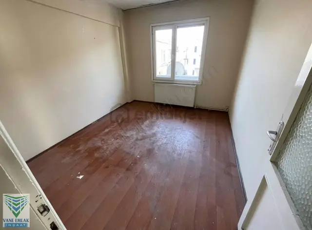 Vaneden Güngören Maraşal Cakmakta Satılık 2+1 Kredili Daire 1