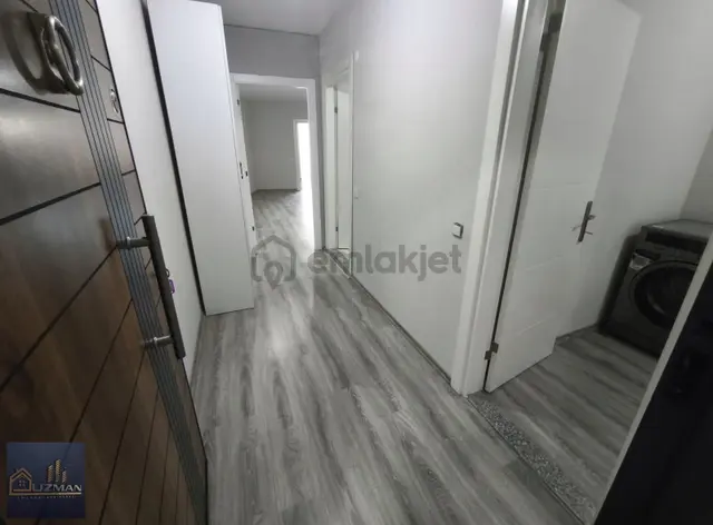 Uzman Emlak'tan 1+1 İster Ofis İster Daire Merkezi Sıfır Durumda 1