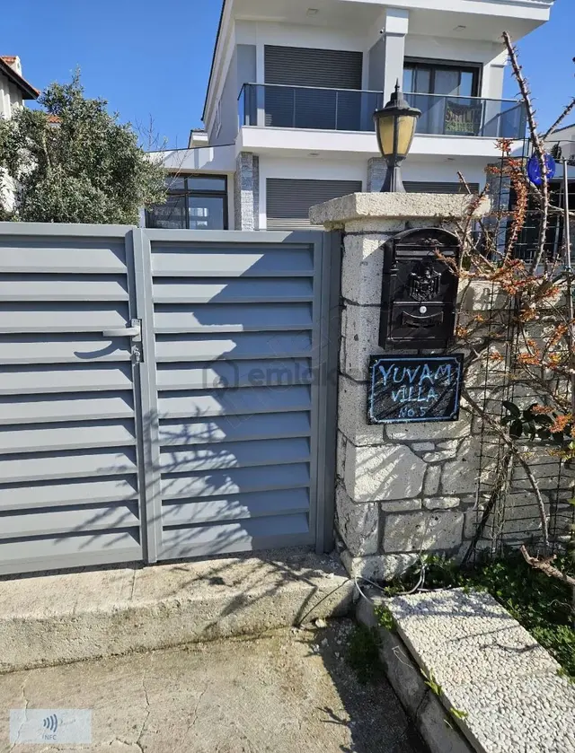 Şifne Yalı Mahallesınde Satılık Havuzlu 3+1 Villa 1