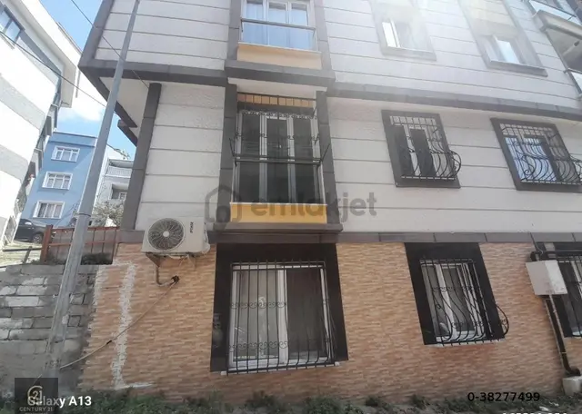 Metrobüse 5 Dk Otoparklı Satılık Genç Daire Krediye Uygun