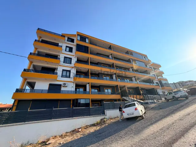 Atatürk Mahallesi'nde Havuzlu Kapalı Otoparklı 4+1 Dubleks Daire