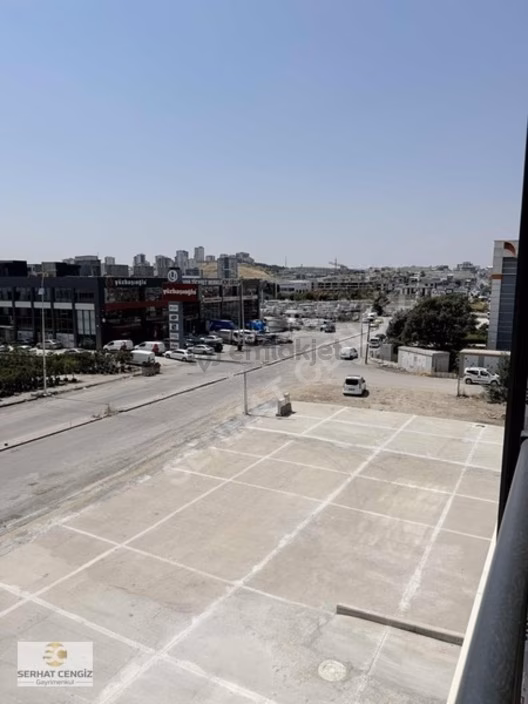 Anadolu Bulvarı Katta 240 M2 Kiralık 1