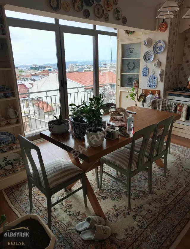 Albayrak Emlaktan Komple Tadilatlı Cadde Üzeri Kullanışlı Daire 1