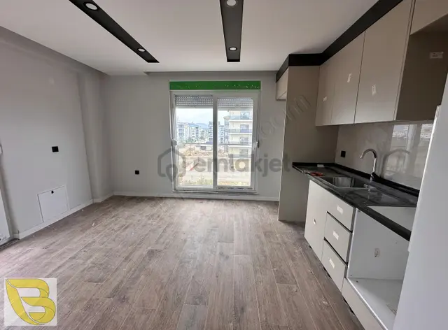 Nuray Ayhan'dan Yeniköy Merkezde 1+1 Kiralık Daire