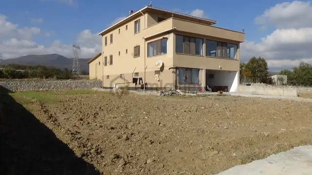 Satılık 24 Dönüm Çiftlik Evi Hayvan Barınak Ve Samanlık 1