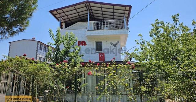 Dikili Salihleraltı Töyko Sitesinde Önü Açık 3+1 Satılık Villa