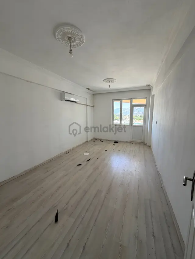 Döşemealti Yeni̇köy Merkezde Tadi̇latli Satilik 2+1 Dai̇re 1
