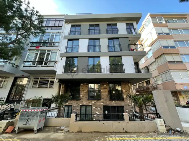 Moda Sahil'de 200m2 Kısmi Manzaralı 2 Banyolu 2.kat Kiralık 4+1 1
