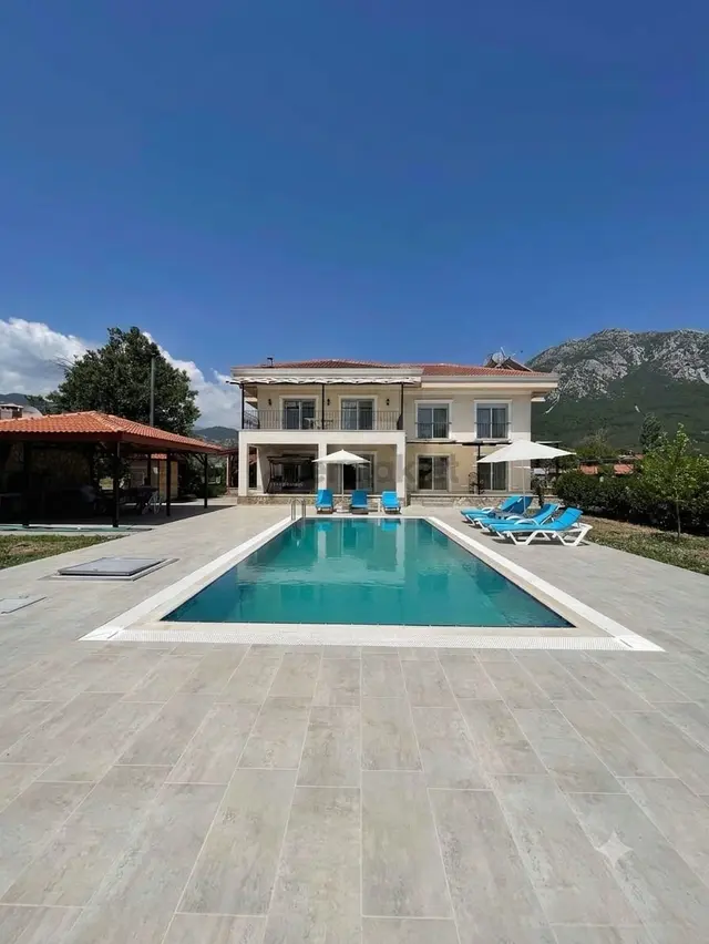 Fethiye Üzümlü Kiralık 7+1 Havuzlu Eşyalı Müstakil Villa 1