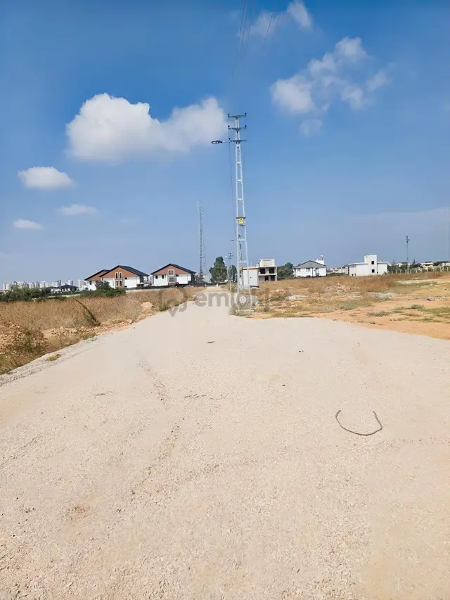 Vesile'den Tepe Konumda Düz Zemin 473 M² Köşe Parsel 1