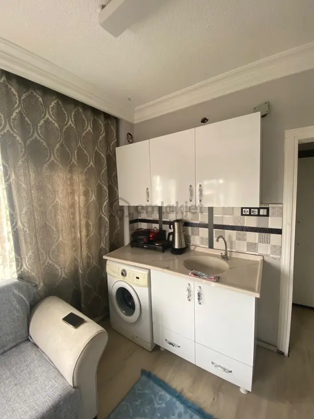 Adana Seyhan Baraj Yolunda Hasan Usta Karşısında Geniş Oturumlu Balkonlu Kiralık 1+1 Eşyalı Daire 1