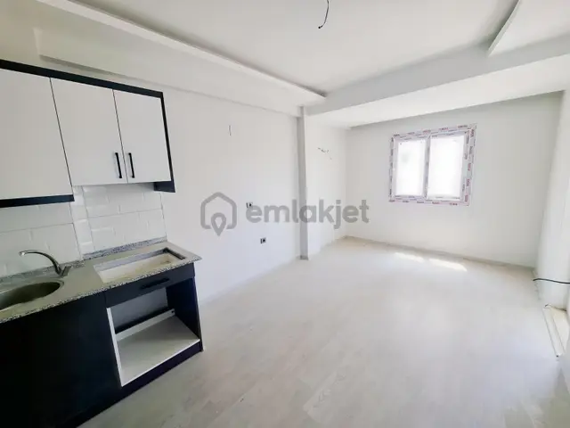 Çınarlı Kavşağı Merkezı Konum Uygun Satılık Geniş 1+1 Daire