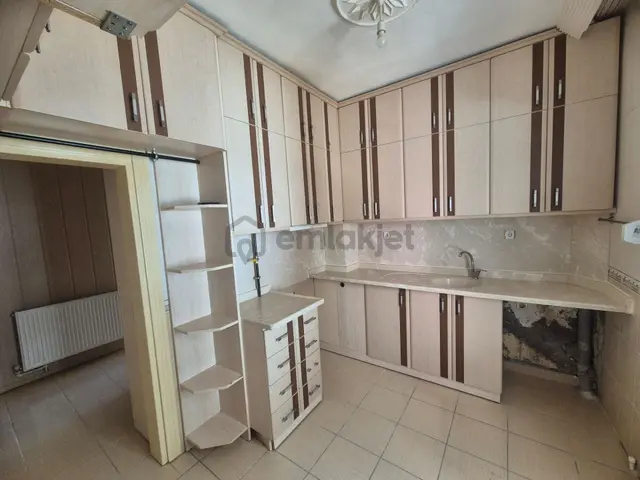 Karaman Nefise Sultan'da Kiralık, Güney Cepheli, Kilerli 2+1 Daire 1