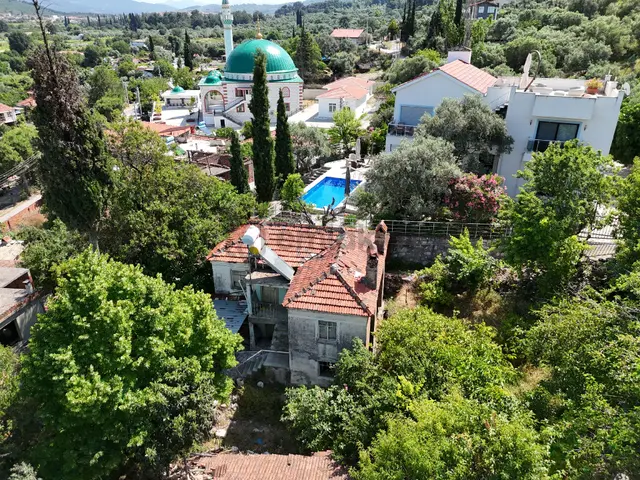 Kirazlı Köyünün Kalbinde, Kaçırılmayacak Bir Yaşam Mirasıruhsatlı Taş Ev & 835 M² 1