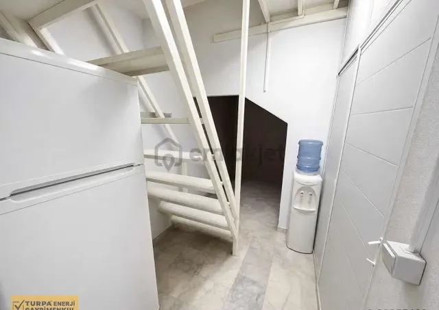 Karşıyaka'da 22 Yıllık Esin Kırtasiye Devren Kiralık 1