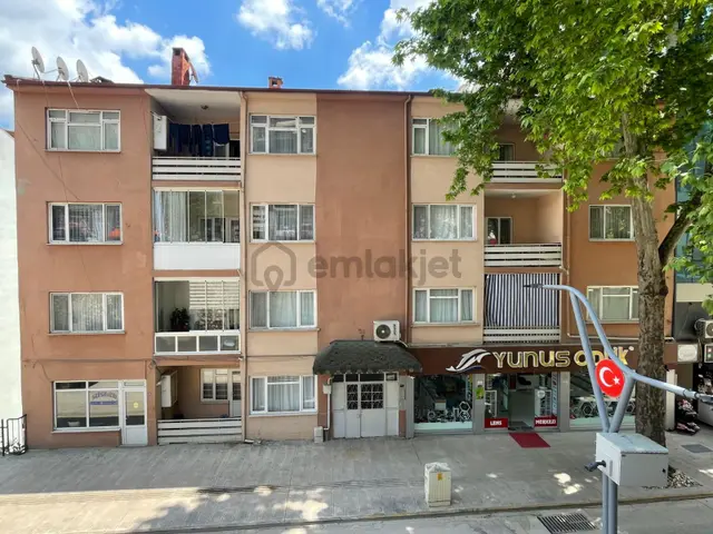 Beyaz Gayrimenkulden İstiklal De Satılık Bakımlı 3+1 1