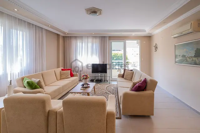 Kleopatra'da Denize 500 Metre 2+1 Eşyalı Daire 1