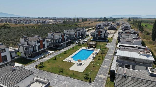 Dikili Salihleraltı Hol West Sitesinde Havuzlu 4+1 Villa