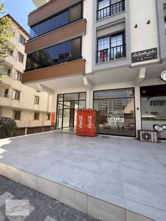 Üniversite Emlaktan Yeni Beşevlerde Kiralık Dükkan