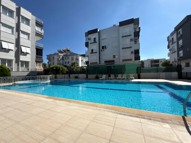 Mollayusufta Çok Şık Geniş Ayrı Mutfaklı Site İçi 3+1 Daire 1