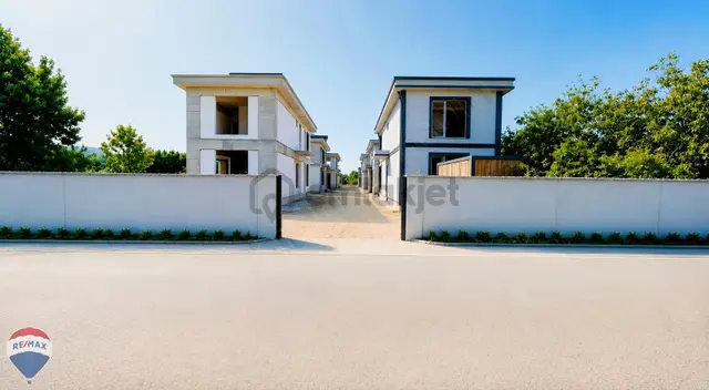 Remax Mavi Murat Gençler'den Aralık'da Müstakil Havuzlu Villa 1