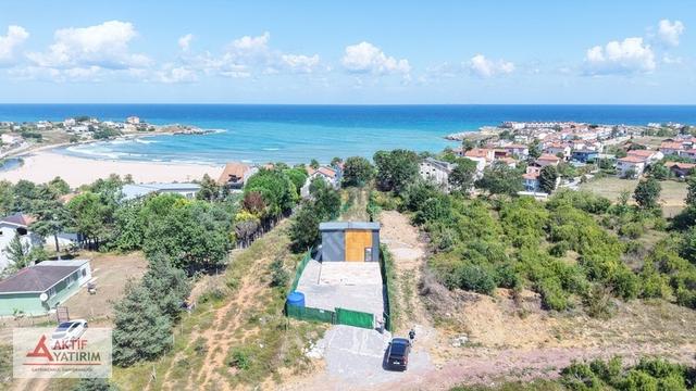 Plaja Yakın ,deniz Manzaralı İçinde Ahşap Evi Olan 500 M2 Tarla 1