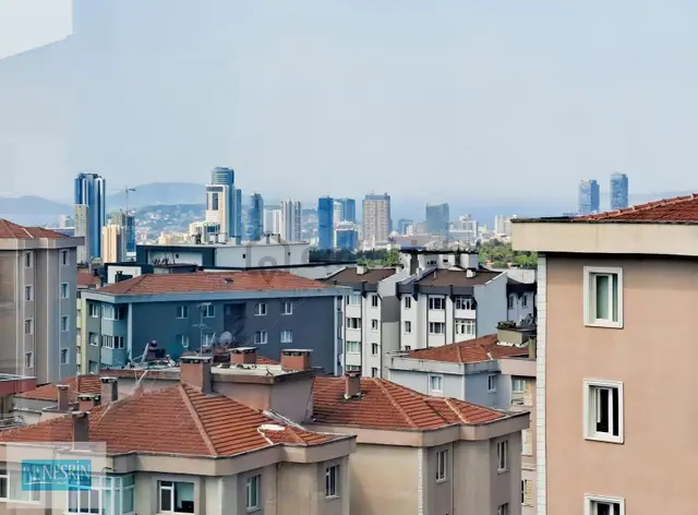 Nesrin Emlak'tan Cadde Kenarı Adalar Manzaralı Daire 1