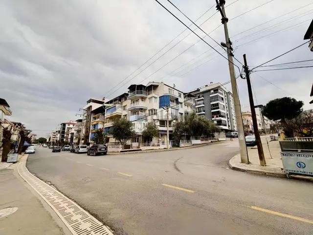 Salihli Komple Satılık Köşe Bina 4 Daire 5 Dükkan Sağlık Mah. 1
