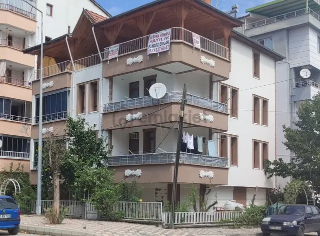 Turhal Pekgöz Emlak'tan 4 Katlı Bina Komple Satılık 1