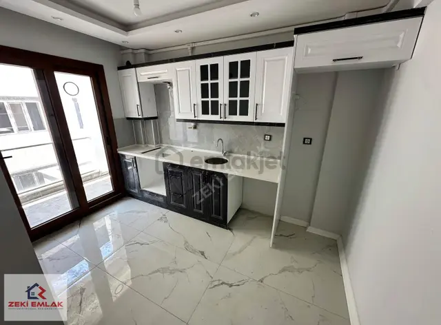 Zeki Emlak'tan Muradiye'de 2+1 Kapalı Mutfak Ara Kat Sıfır Daire