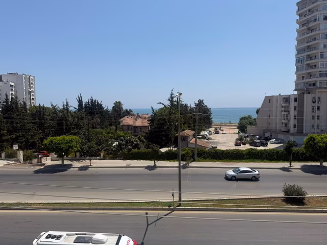 Mezitli Akdeniz'de Deniz Manzaralı, Geniş , Bağımsız Mutfaklı 3+1 Daire