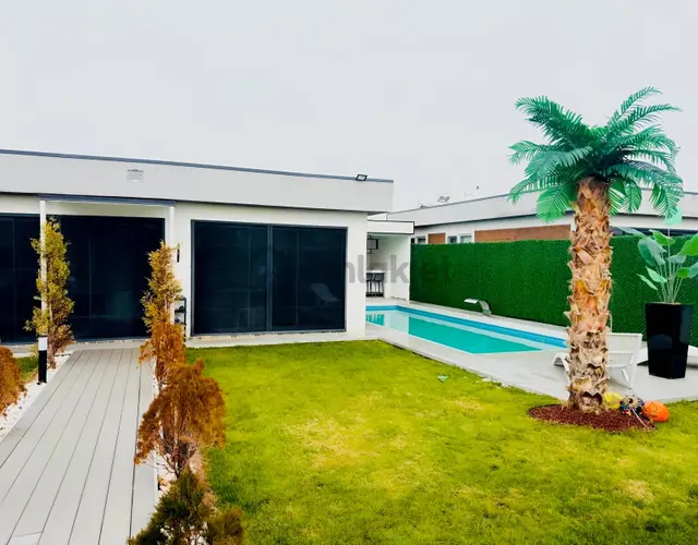 Yaşamköy Dostlar Loca Sitesinde Havuzlu Müstakil Ev 1