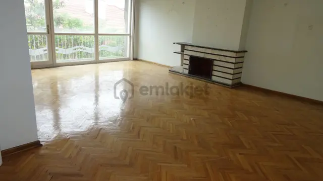 Kızılay ,mithatpaşa Cd.üzerinde Katta ,asansörlü ,merkezi Sist.,yapılı ,3+1