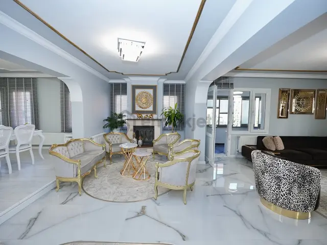 Genişliğiyle Hayran Bırakan 225 M2 Arakat 4+1 Çok Özel Bir Daire