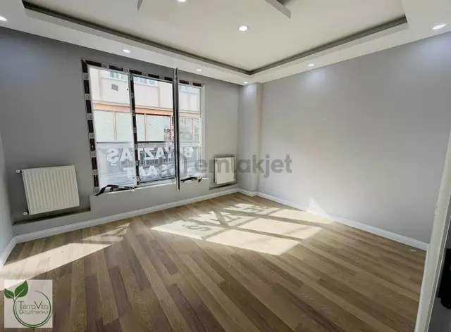 Halkalı Fatih Caddesinde M1 Metro 6 Dk Balkonlu 2+1 Daire