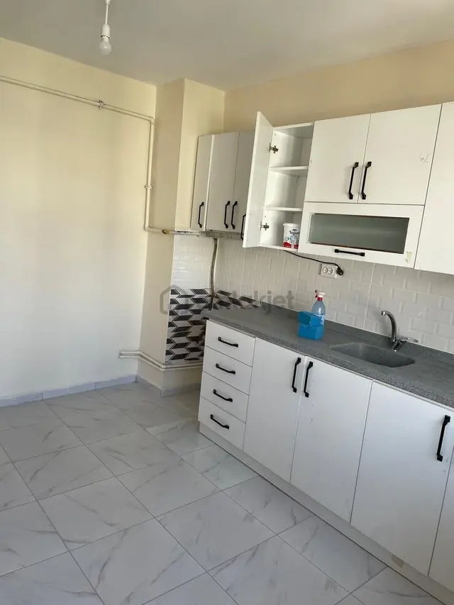 Paşaalanı Muhtarlık Karşısı Kiralık Arakat Daire