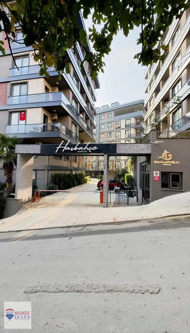 Çengelköy Hasbahçe De Kiralık 3+1 Daire Havuz Otopark 1