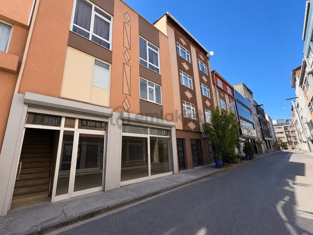 Molla Team Bayrampaşa Orta Mahalle İbrahimağa Caddesinde Kiralık Dükkan