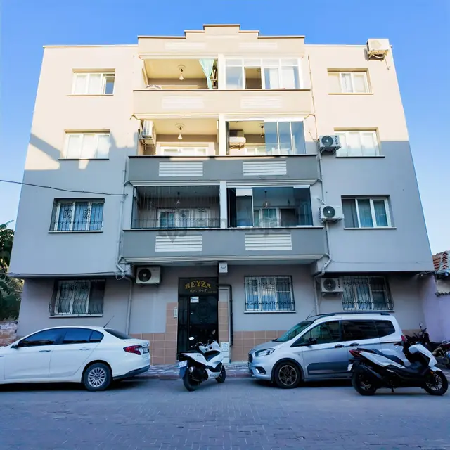 Atatürk Mahallesi Pazar Pazarı Yakını 150 M² 3+1 Satılık Daire 1