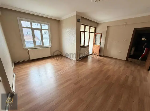 Bölge Emlak'tan Kaynarcada Asansörlü Ara Kat Kiralık 2+1 Daire