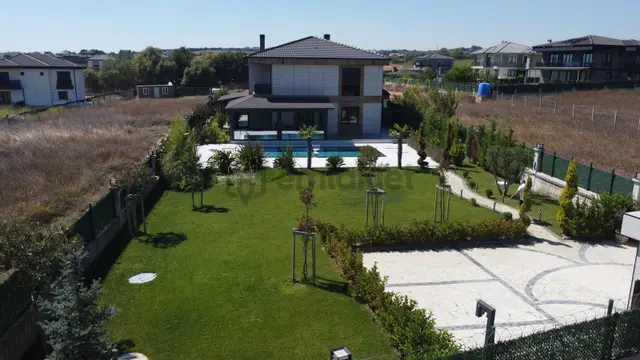 Ortaköyde, Mola İstanbula Komşu Satılık Ultra Lüks Villa 1
