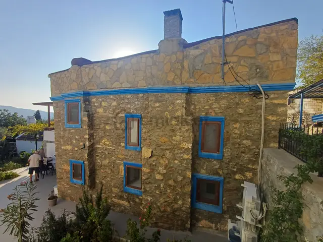 Muğla Milas Kazıklı Mahallesi"nde Satılıl 2+1 Taş Ev 1