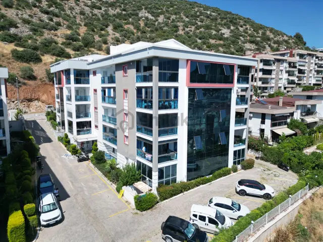Kırmızı Evler Sitesi Deniz Manzaralı Eşyalı Satılık 4+1 Daire