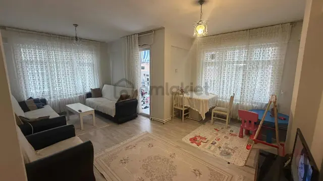 Site İçerisinde 2+1 Balkonlu Geniş Ve Kullanışlı Daire