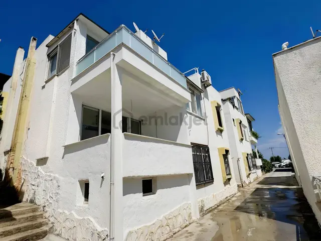 Bodrum Bankevlerde 2,5+1 Düz Ayak Alt Kat Dubleks Daire