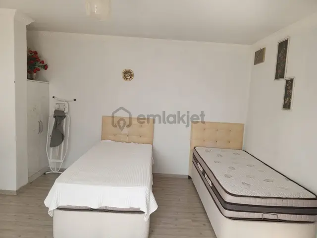 Akdeniz Emlakta Taşyaka Yüksek Okul Yanında Kiralık Eşyalı Daire 1