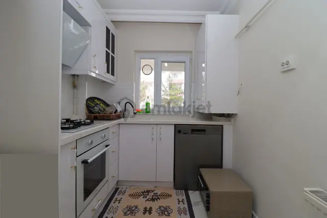 Akif'ten Atakent'te Köşebaşı Cadde Ve Trene Yakın 3+1 Eşyalı Kiralık Daire 1